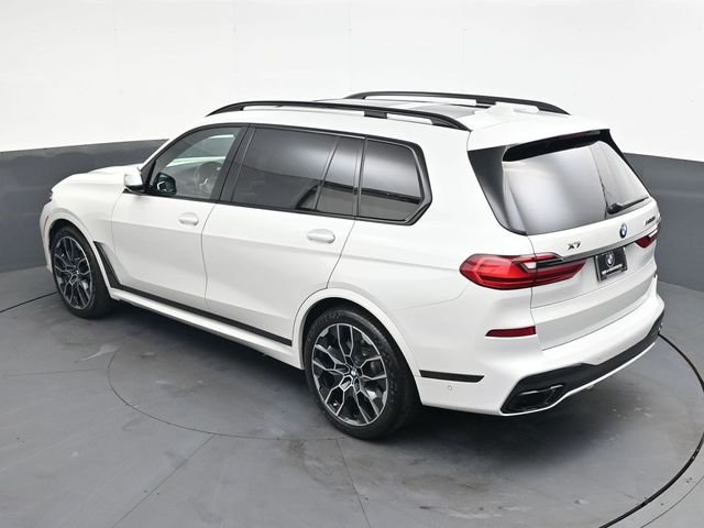 Used 2021 White BMW M50i image 25