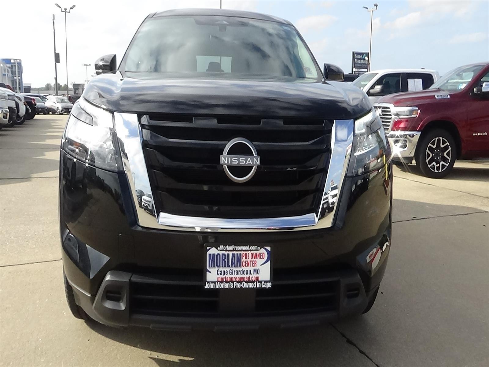 Used 2025 Super Black (kh3) Nissan SV image 3