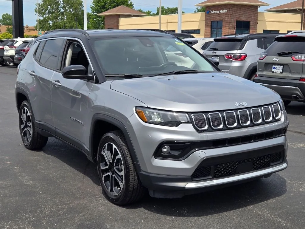 Used 2022 Silver Jeep Limited image 3