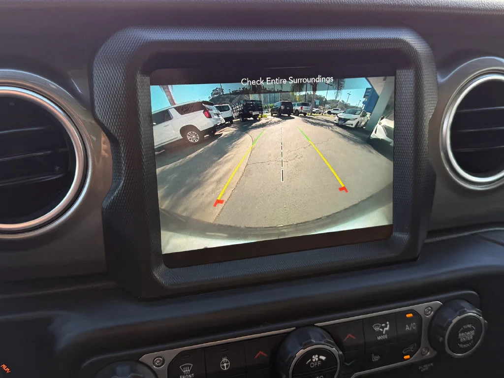Used 2022  Jeep Unlimited Sahara image 31