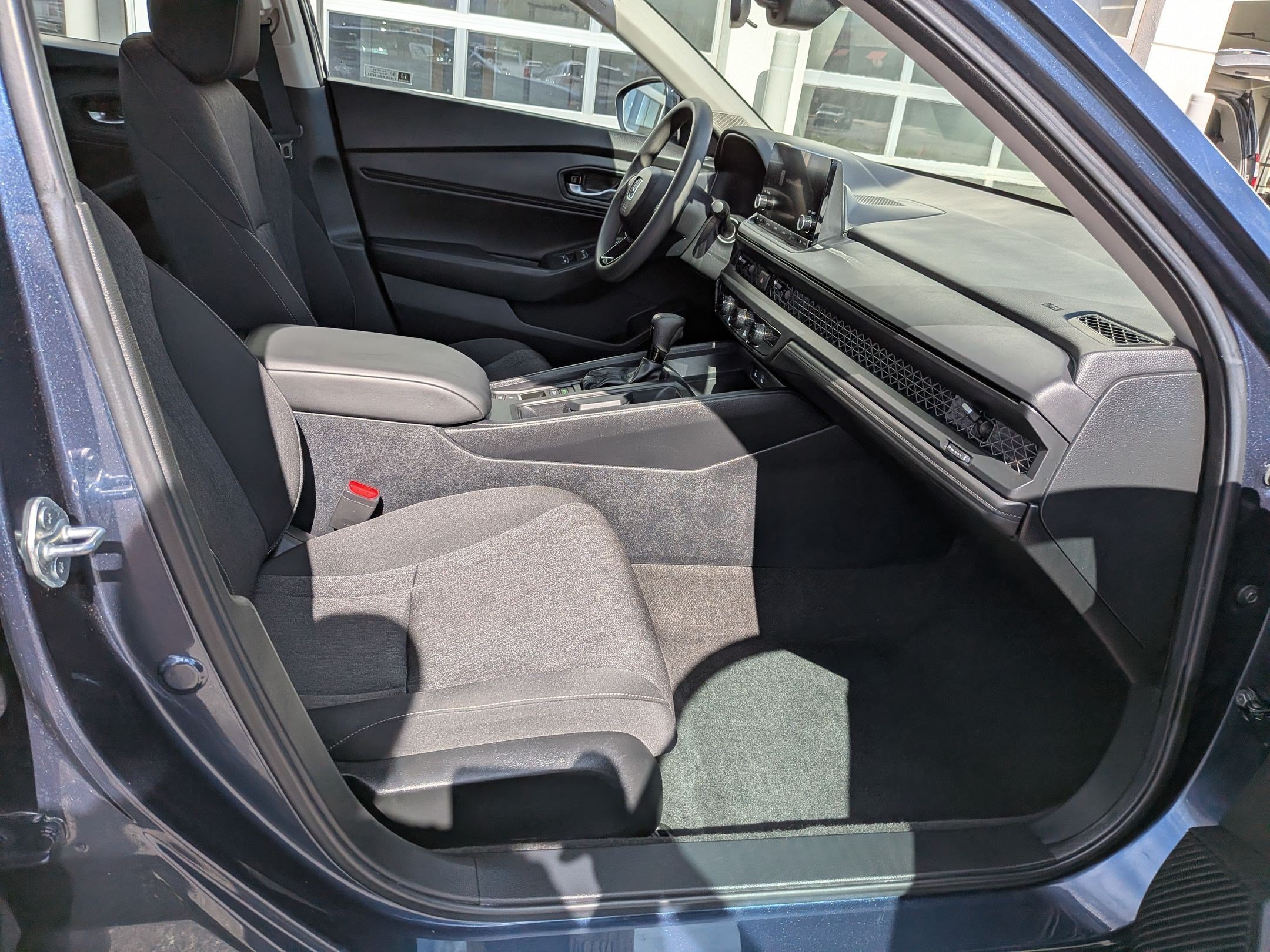 Used 2025 Blue Honda SE image 33