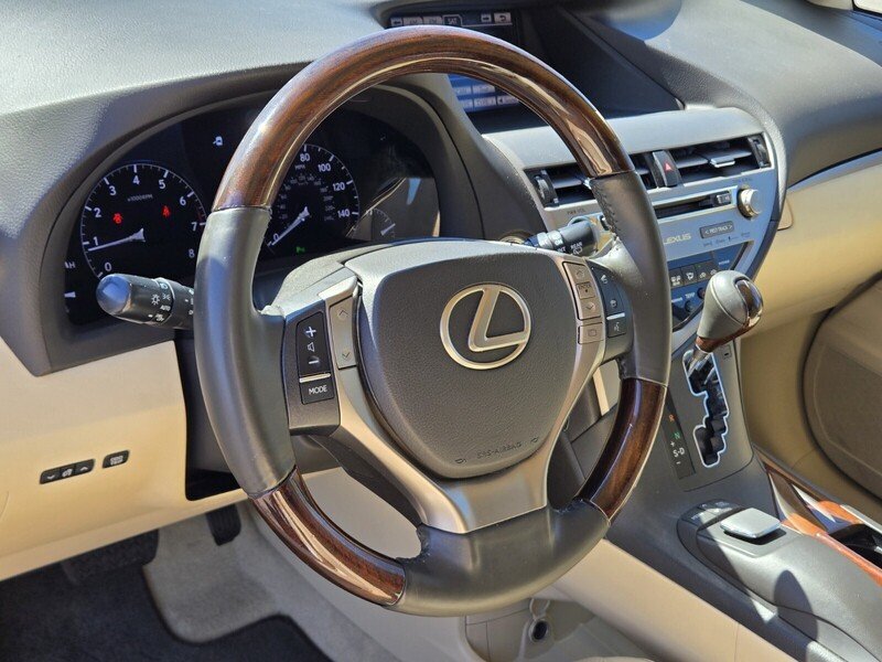 Used 2013 Cashmere Metallic LEXUS AWD 4DR image 18