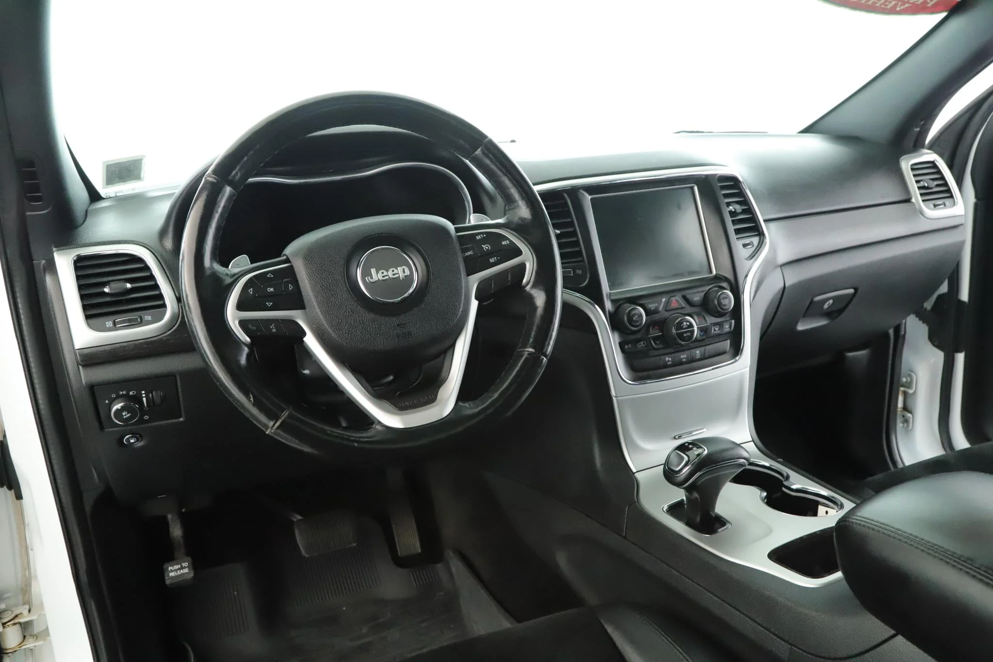 Used 2015 Jeep Grand Cherokee Altitude with VIN 1C4RJFAG6FC924145 for sale in Amityville, NY