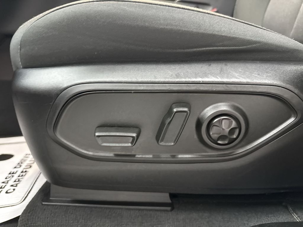 Used 2023 Silver Jeep Laredo image 13