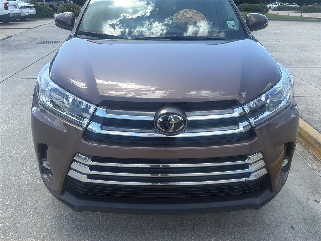 Used 2019 Toasted Walnut Pearl Toyota Limited image 2