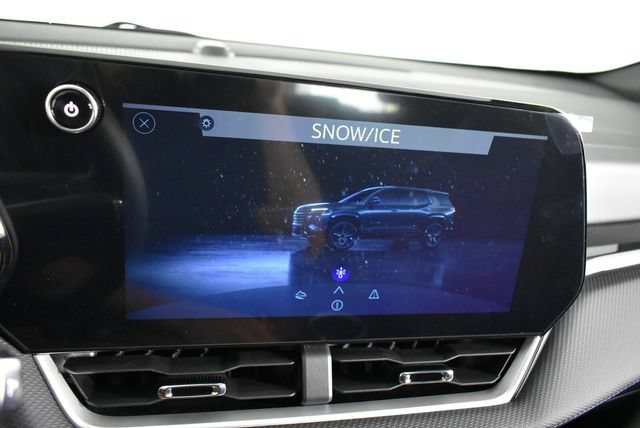 New 2027 Mosaic Black Metallic Chevrolet LT image 40