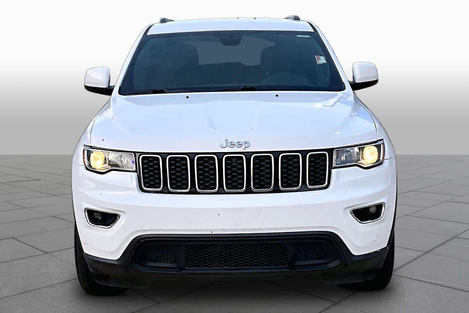 Used 2019 Bright White Clearcoat Jeep Laredo E image 4