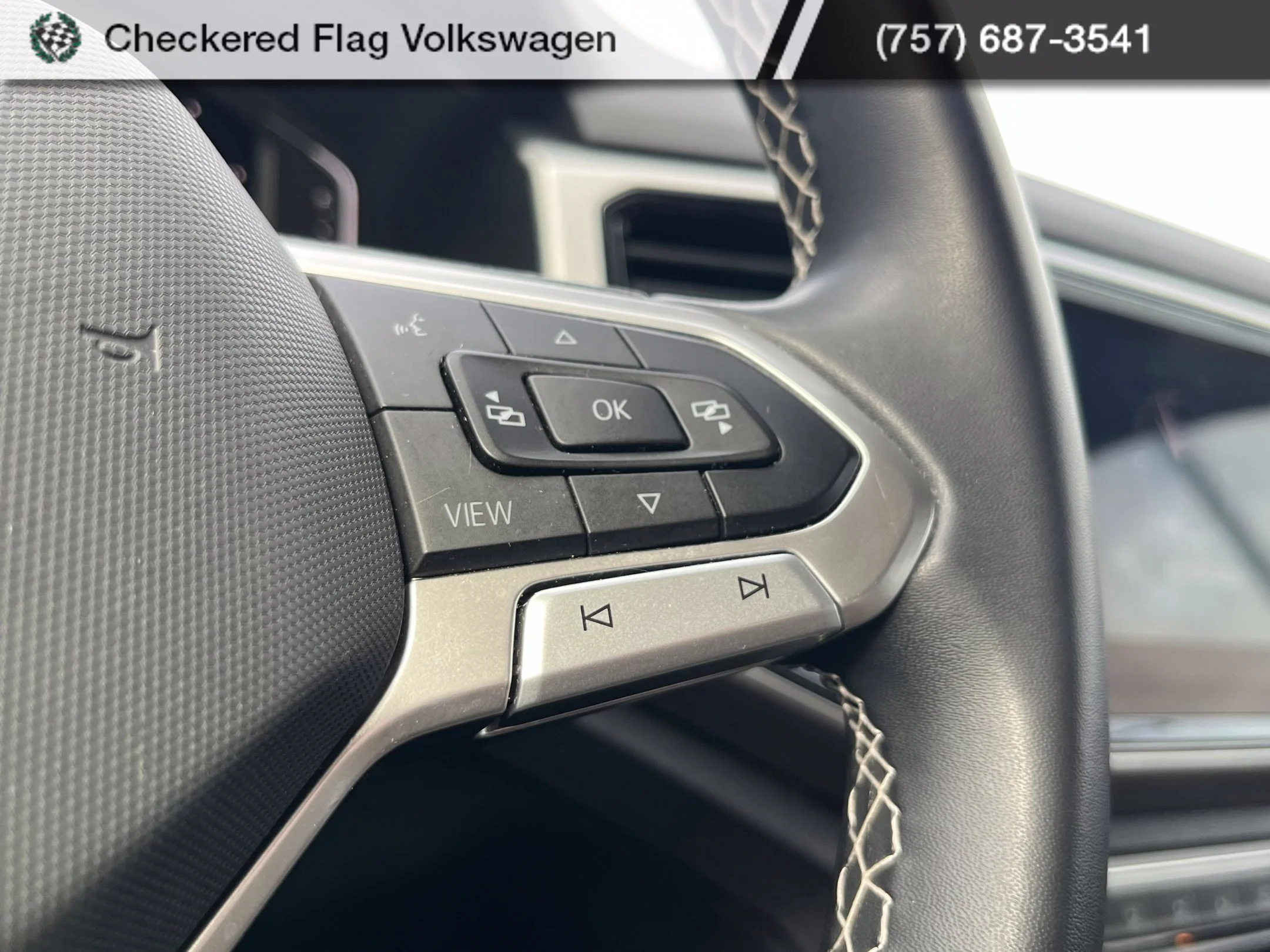 Used 2022 Pure White Volkswagen 3.6L V6 SE w/Technology image 36