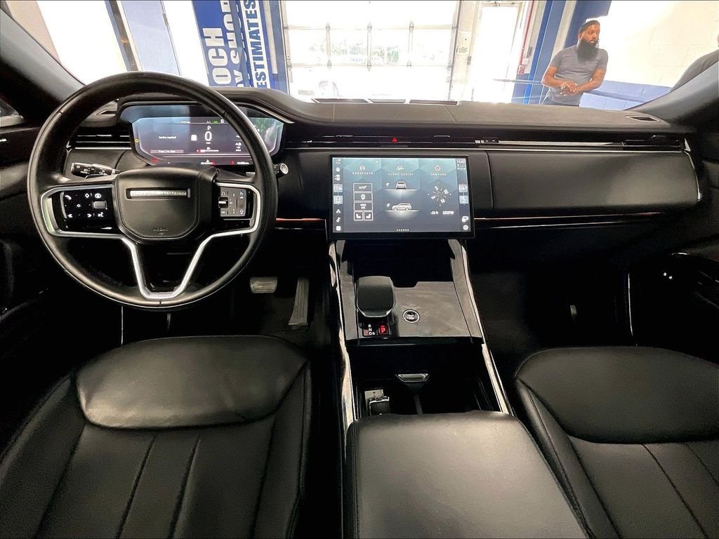 Used 2025 White Land Rover SE image 21