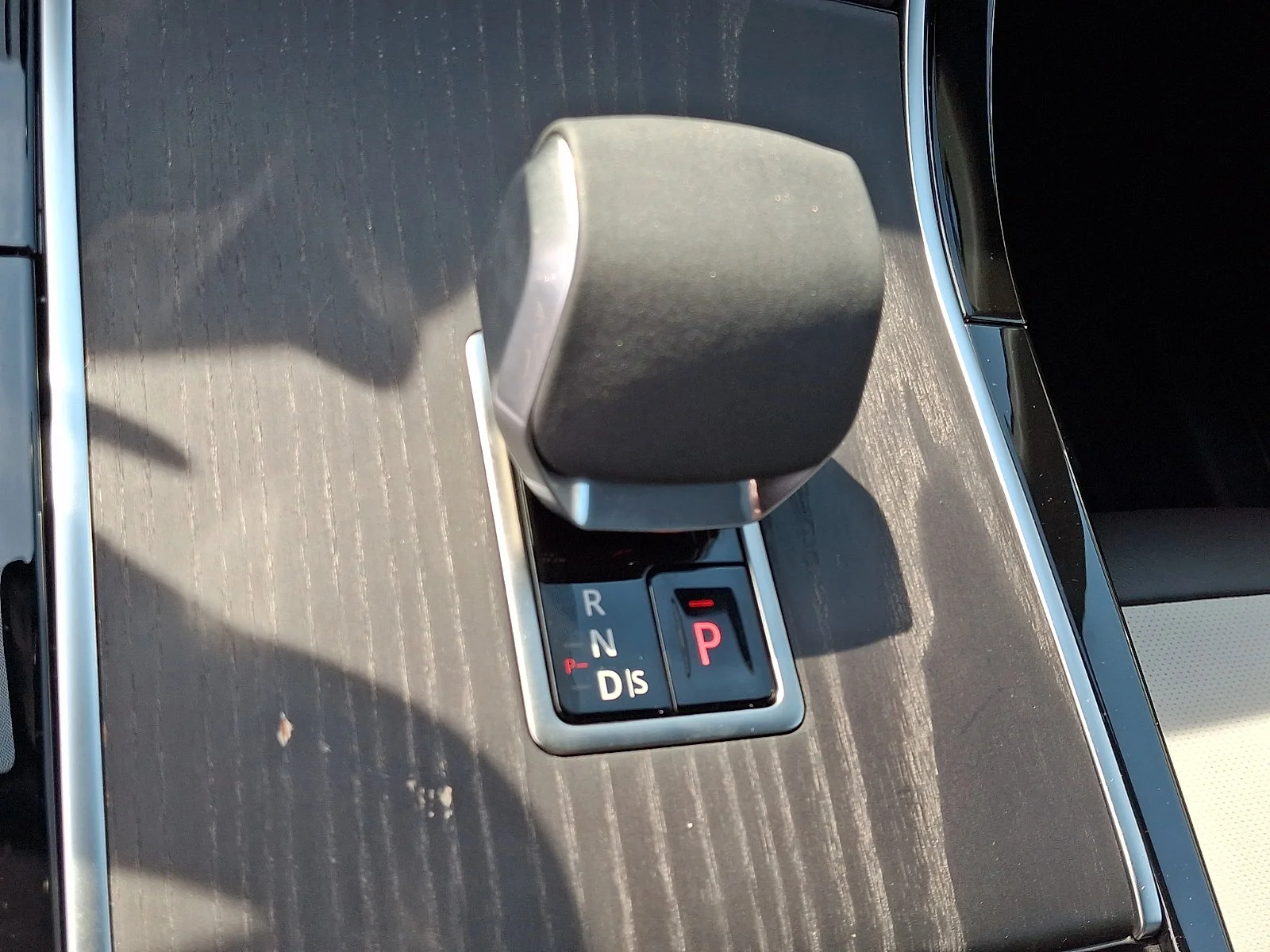 Used 2026 Fuji White   1Aa Land Rover Dynamic SE image 29