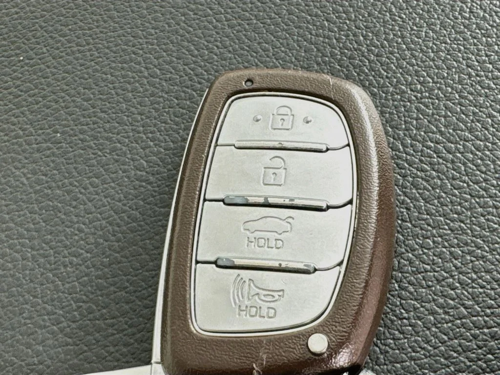 Used 2019 Blue Hyundai Limited image 37
