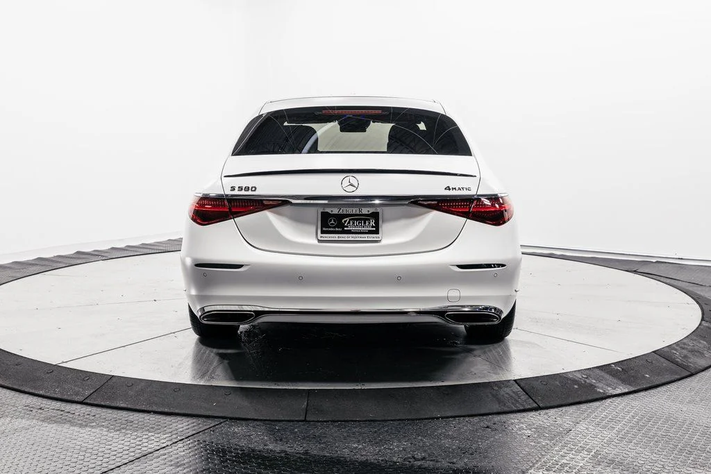 Used 2024 MANUFAKTUR Moonlight White Magno Mercedes-Benz S 580 image 34