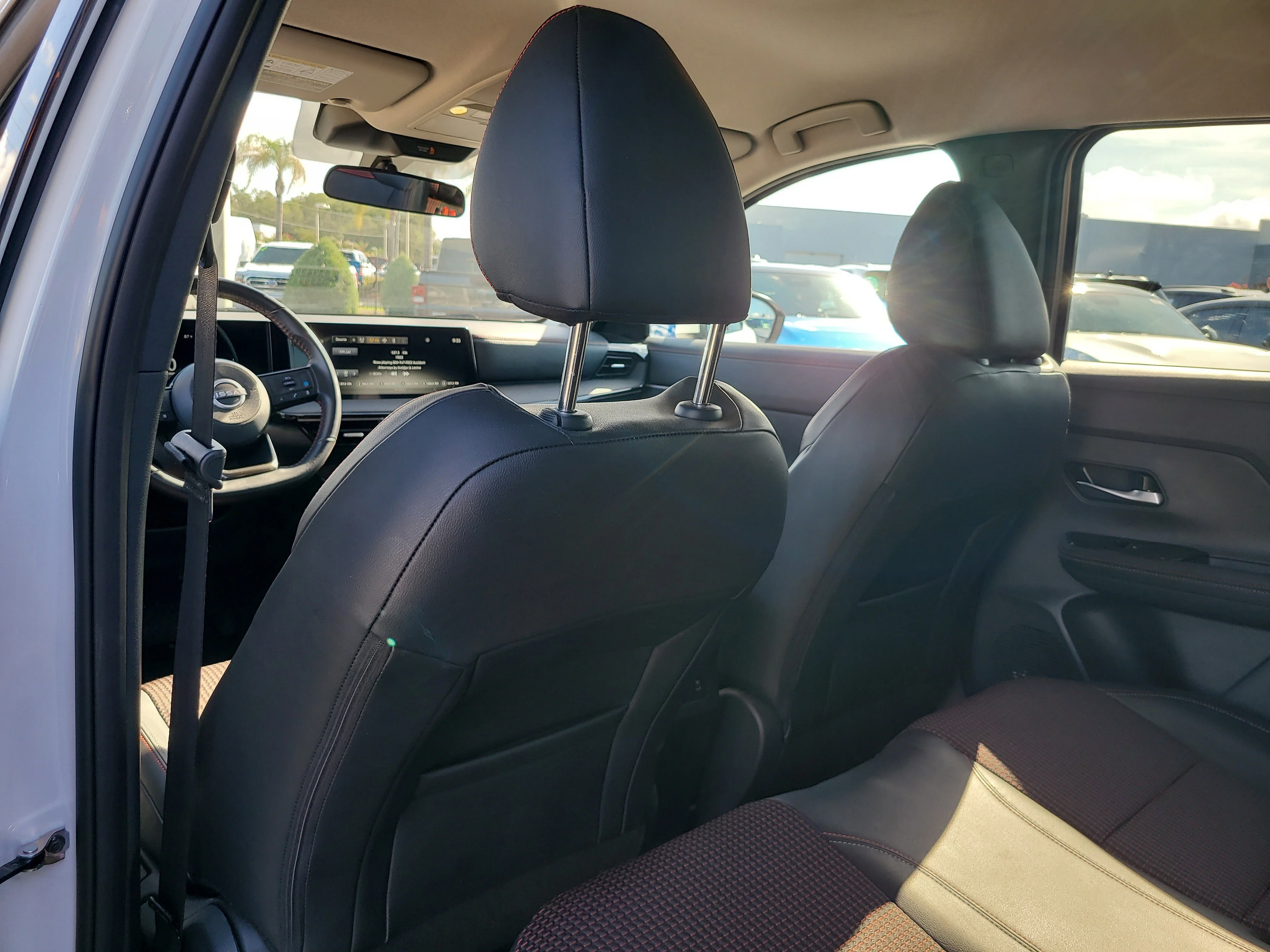 Used 2025 Aspen White Tricoat Nissan SR image 11