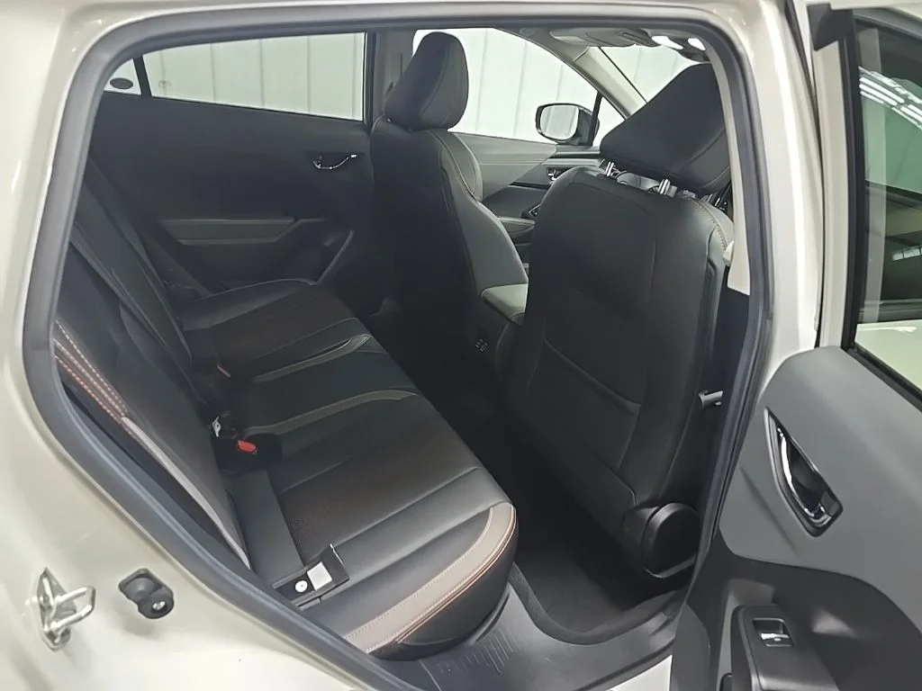 Used 2025 Crystal White Pearl Subaru Limited image 22