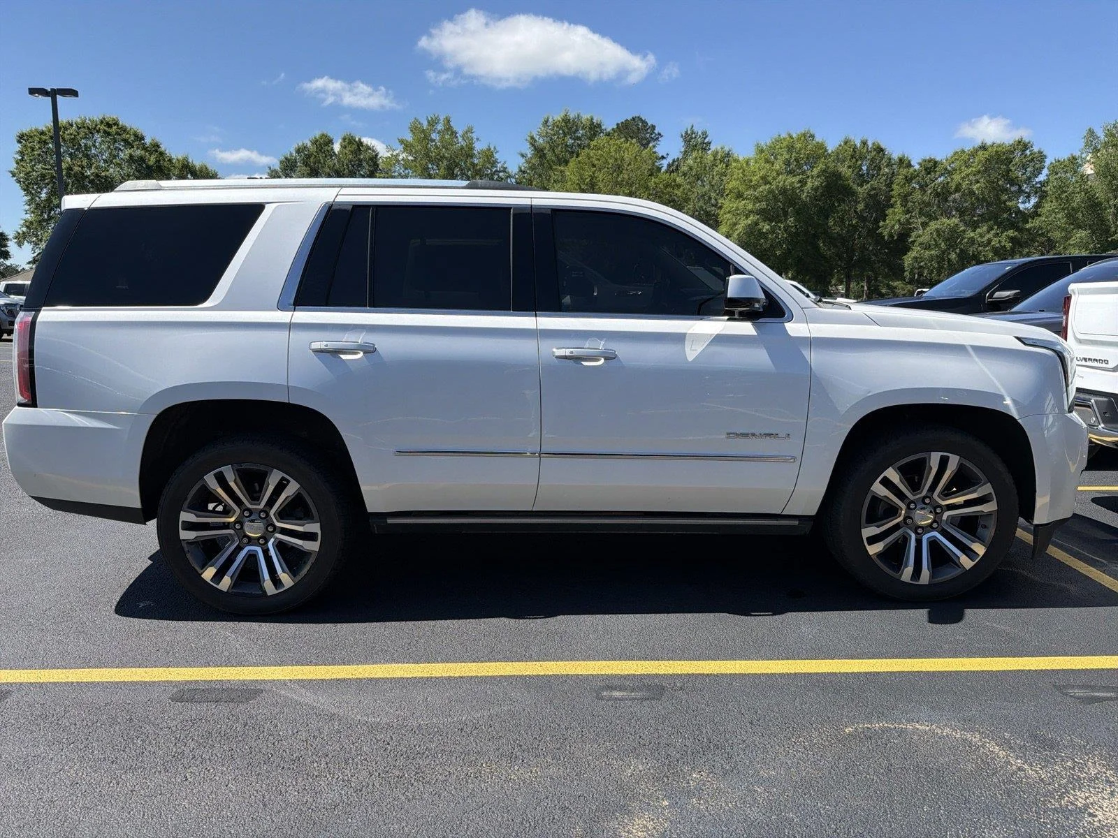 Used 2018 WHITE FROST TRICOAT GMC Denali image 4