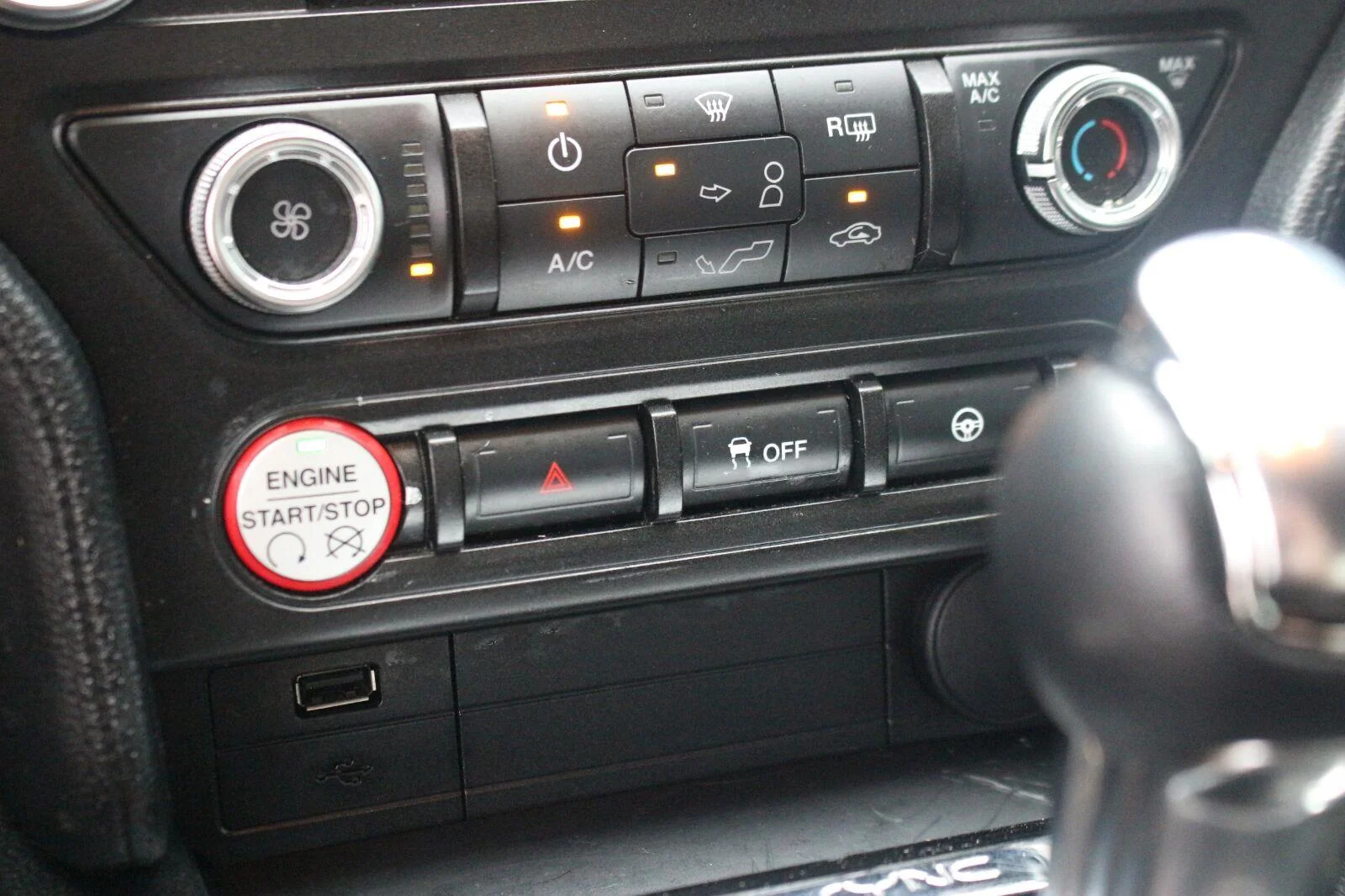 Used 2016  Ford V6 image 27