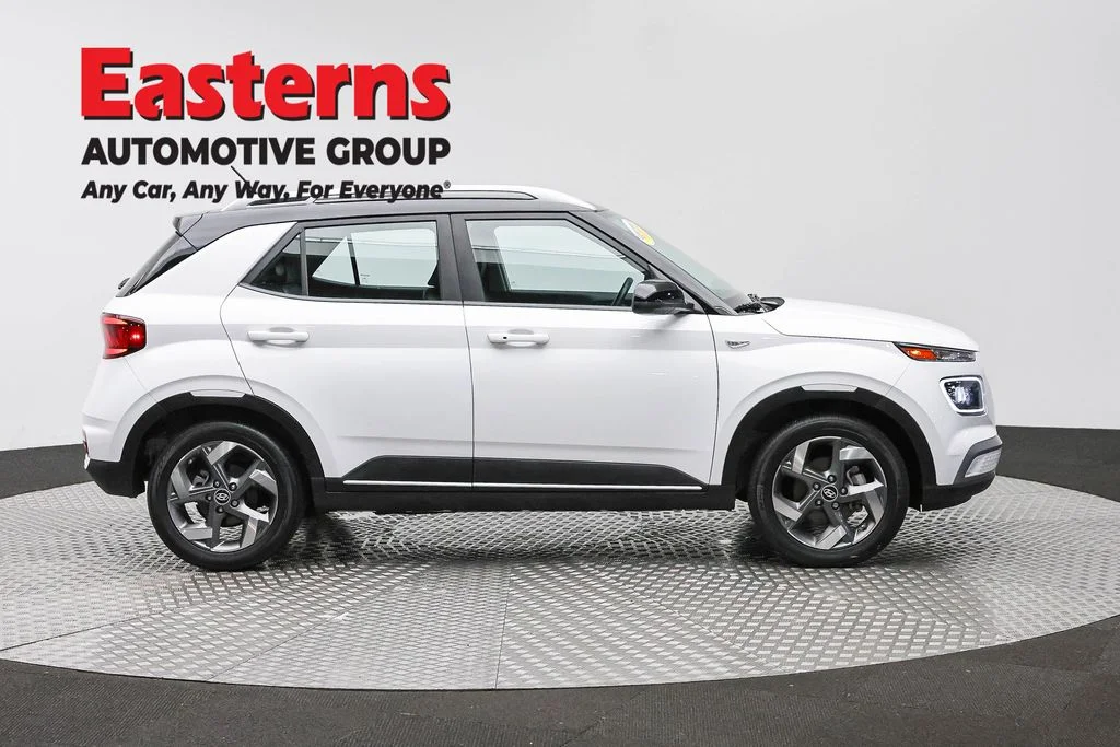 Used 2025 White Hyundai Limited image 4