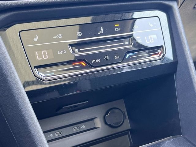 New 2026 Black Volkswagen 1.5T SE Black image 15