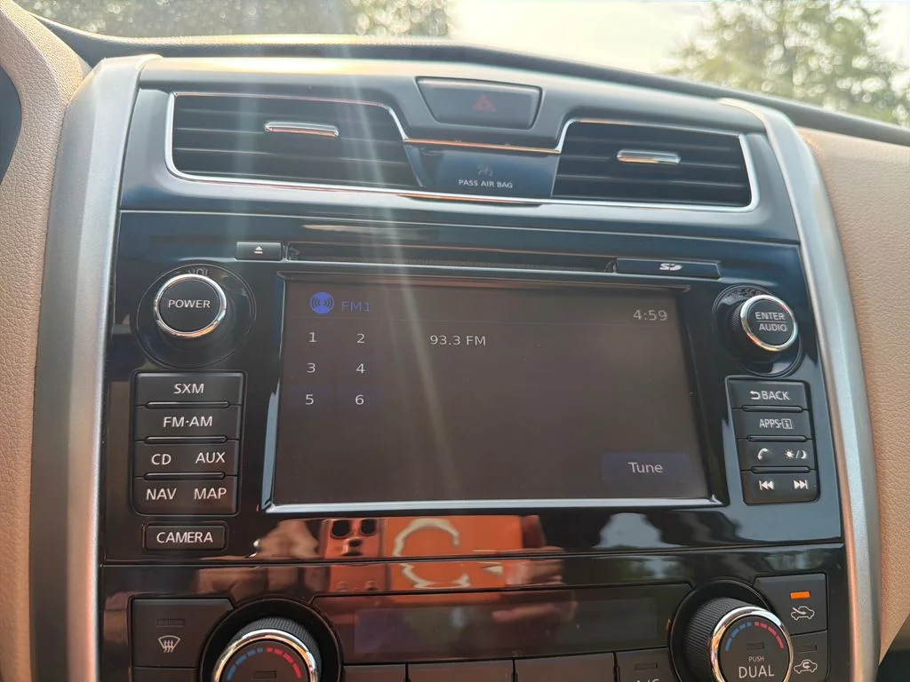 Used 2015 Blue Nissan 2.5 SV image 10
