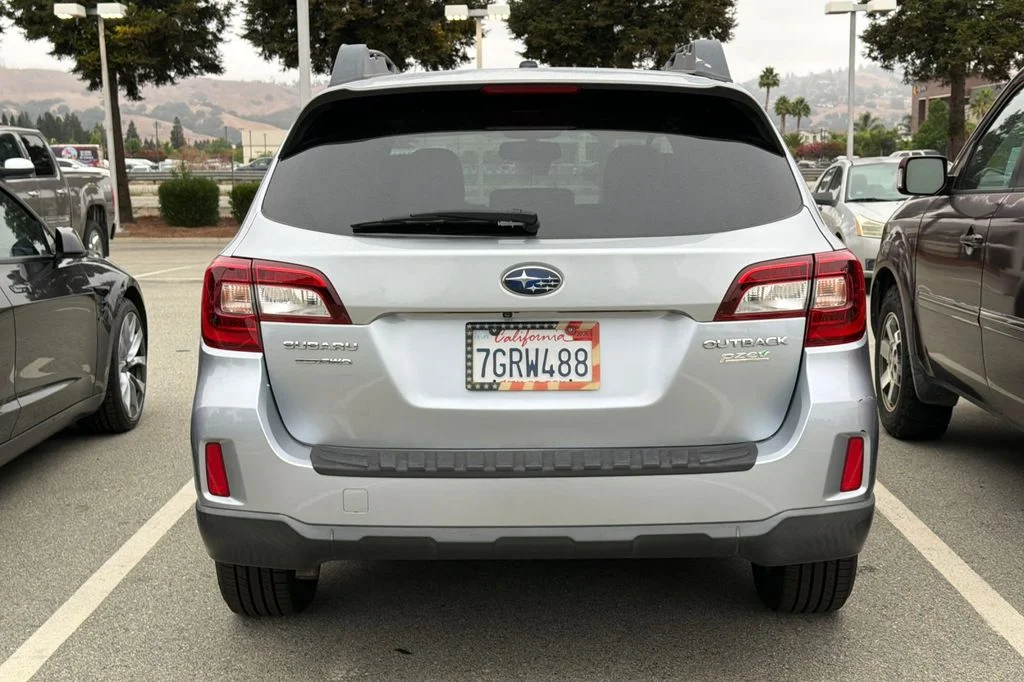 Used 2015 Ice Silver Metallic Subaru 2.5i image 6
