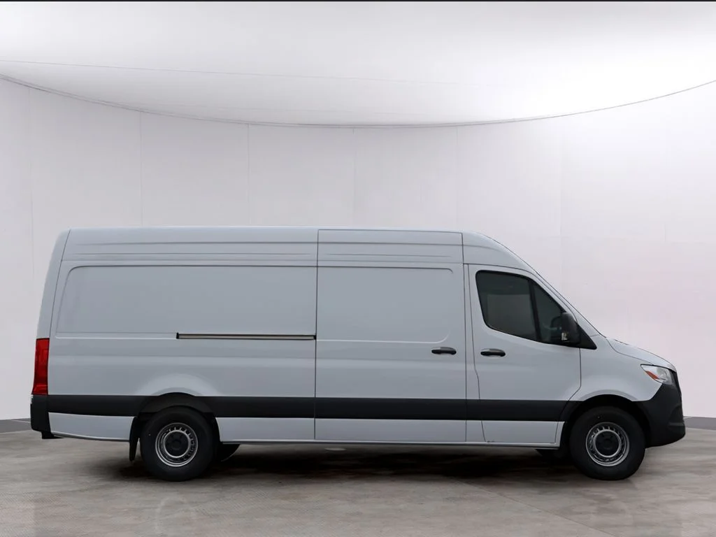 New 2026 Arctic White Mercedes-Benz Cargo 170 WB image 4