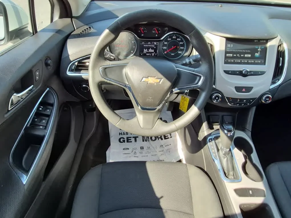 Used 2017 Summit White Chevrolet LS image 19
