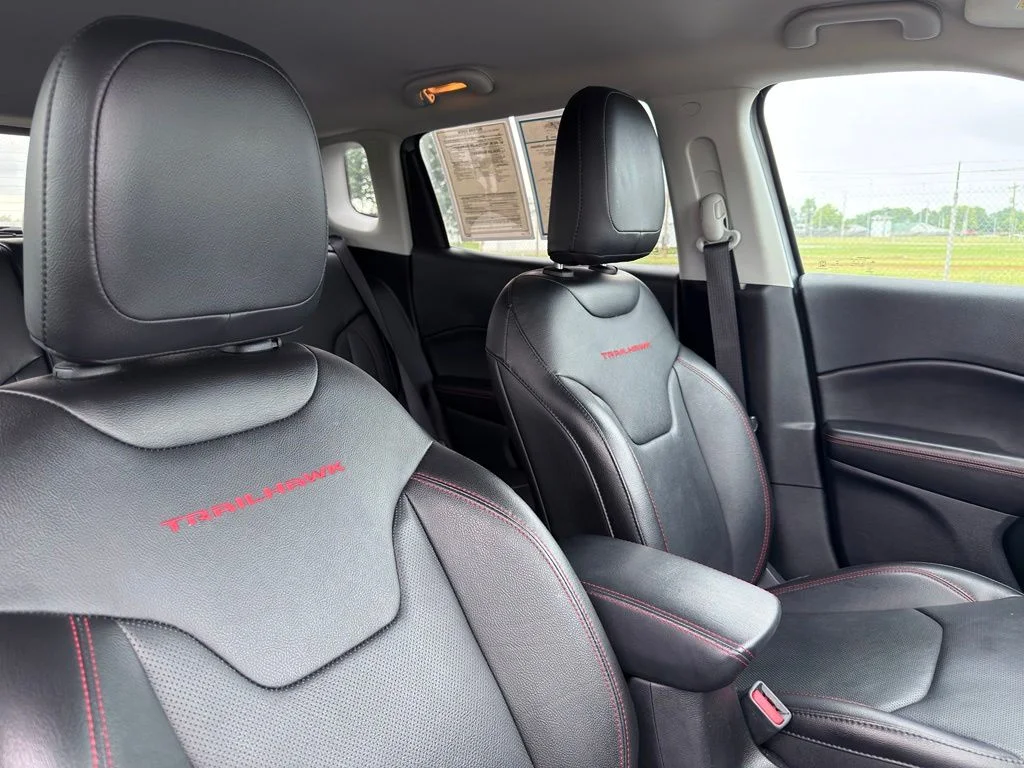 Used 2021 Silver Jeep Trailhawk image 33