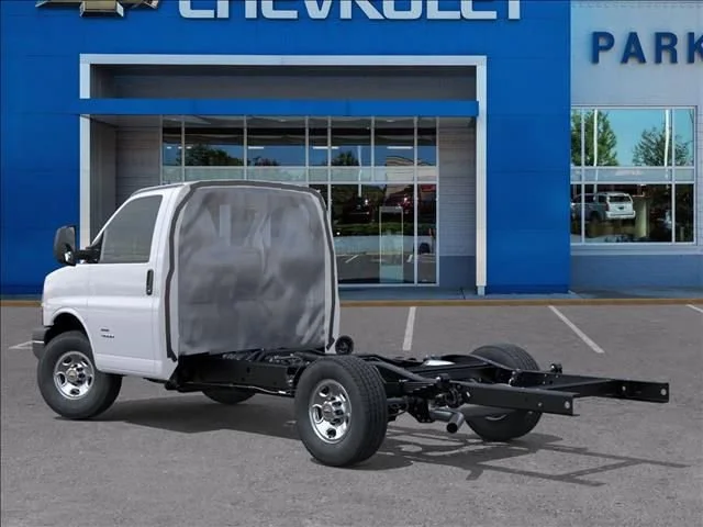 New 2025 Summit White Chevrolet 1WT image 3