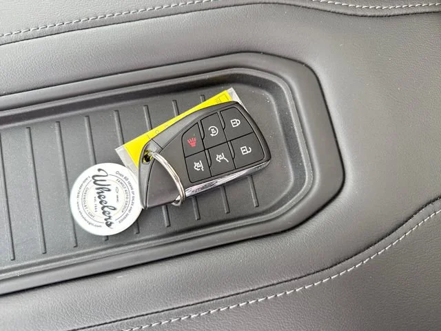 Used 2021 SUMMIT WHITE Chevrolet Z71 image 33