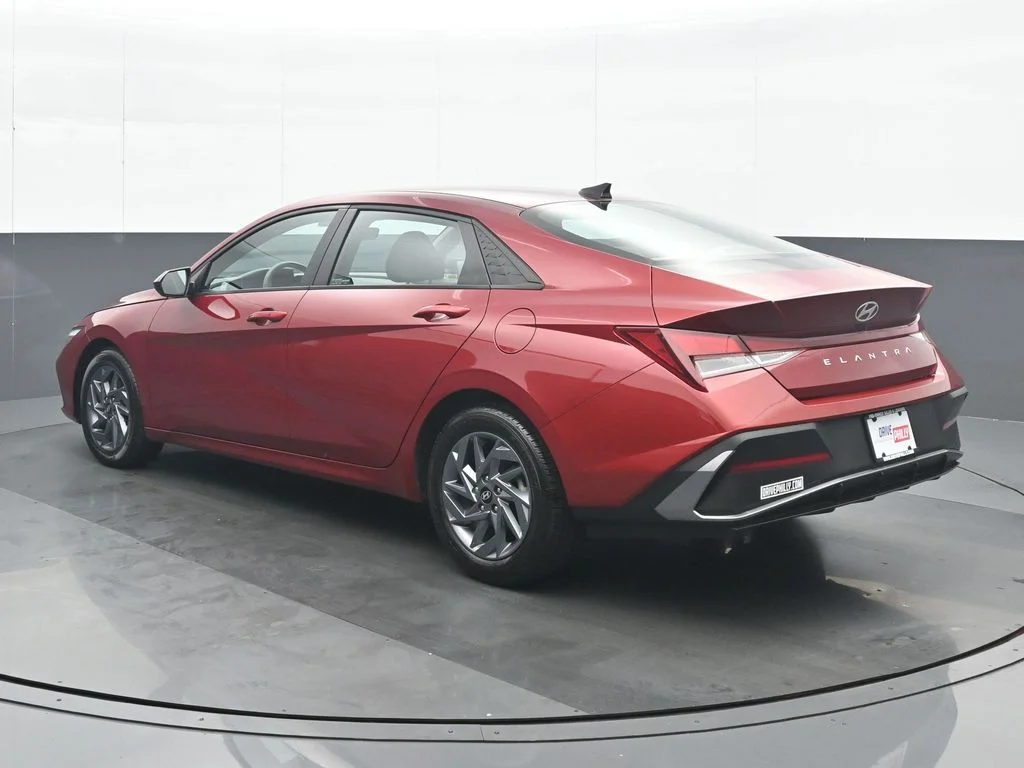 Used 2024 Red Hyundai SEL image 4