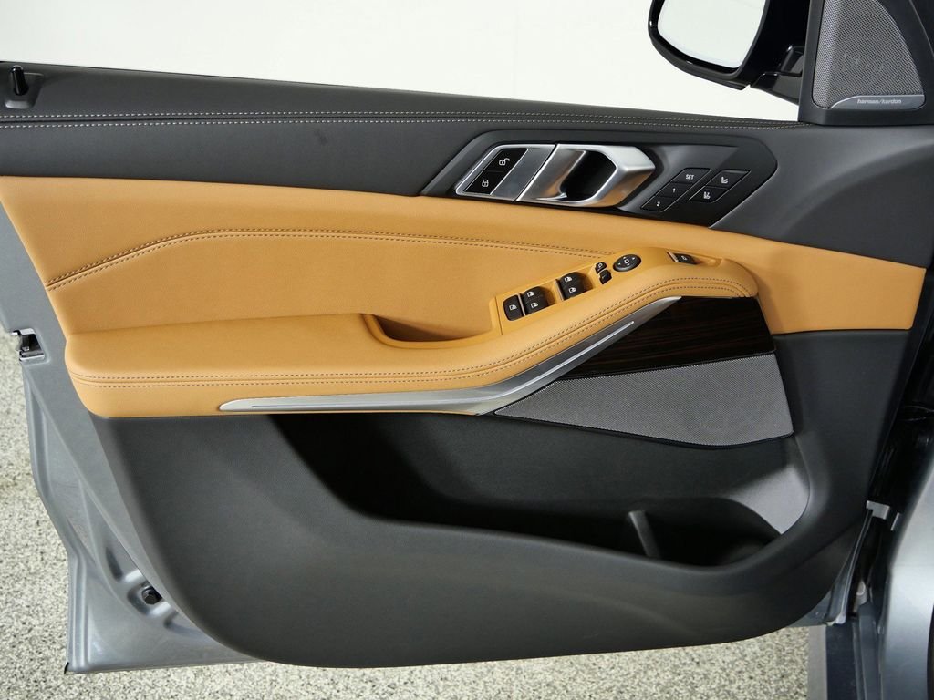 Used 2026 Skyscraper Grey Metallic BMW xDrive40i image 35