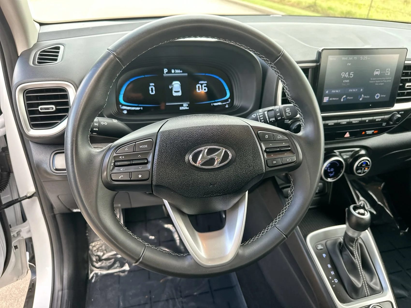 Used 2025 Lunar White Hyundai SEL image 14