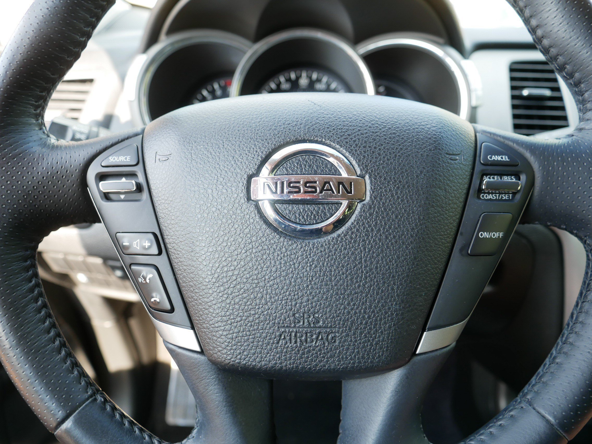 Used 2014 Super Black Nissan SV image 25