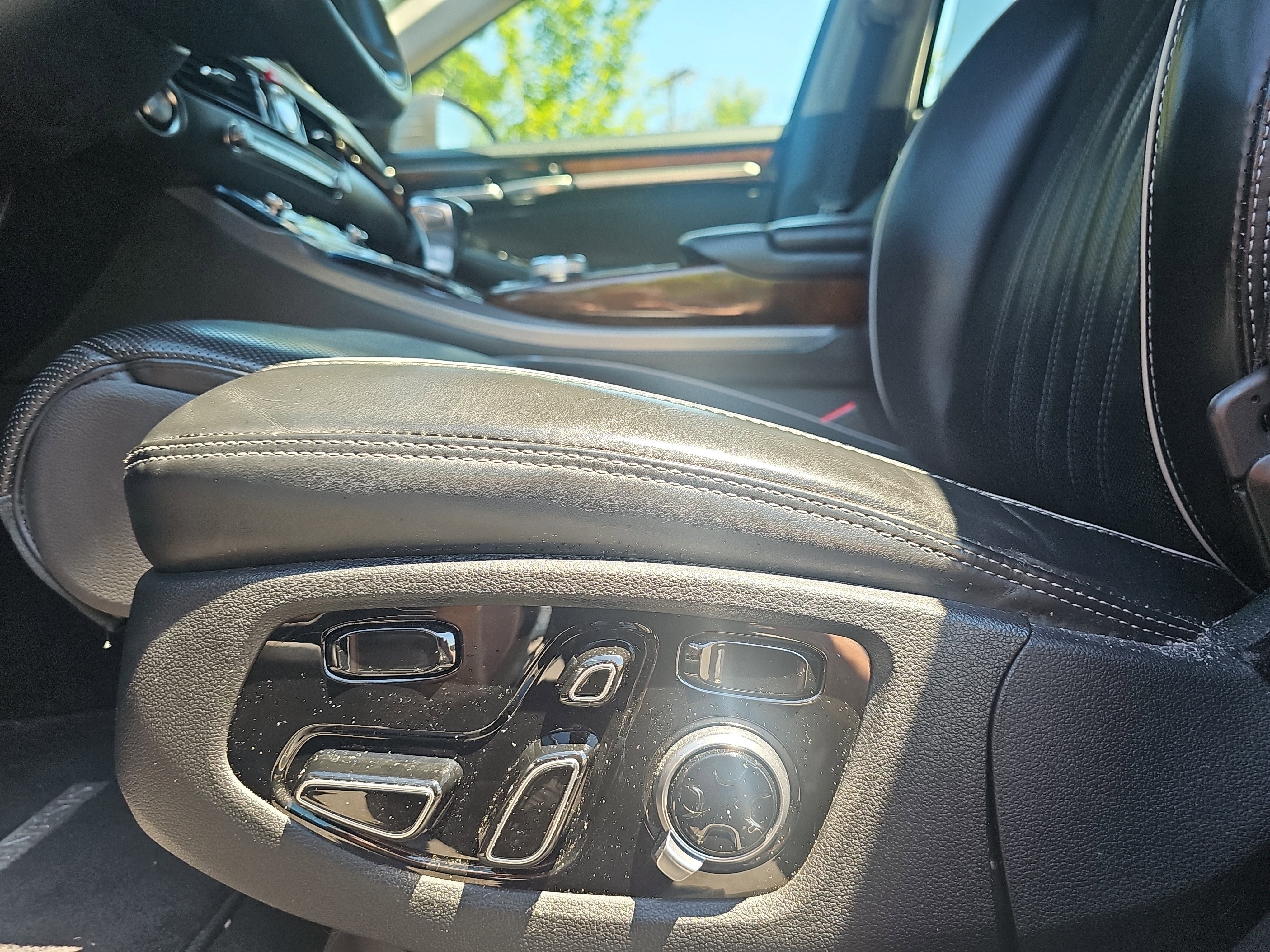 Used 2018 Gray Genesis 5.0L Ultimate image 15