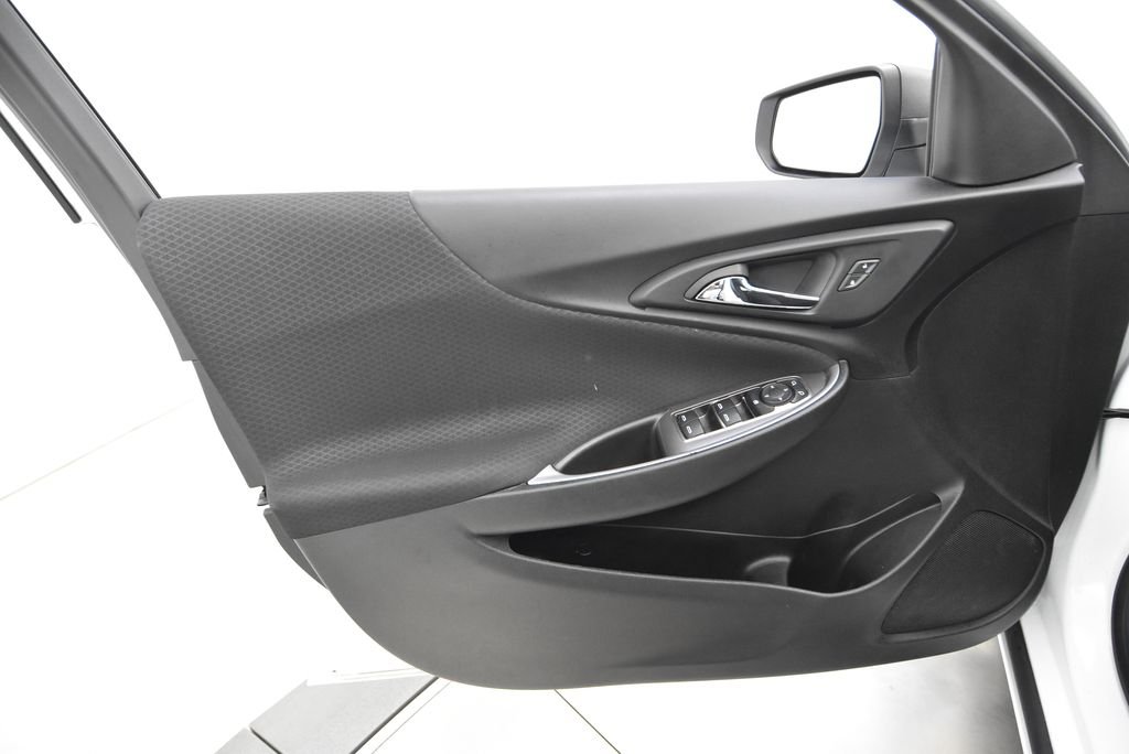 Used 2019 Summit White Chevrolet LS image 30