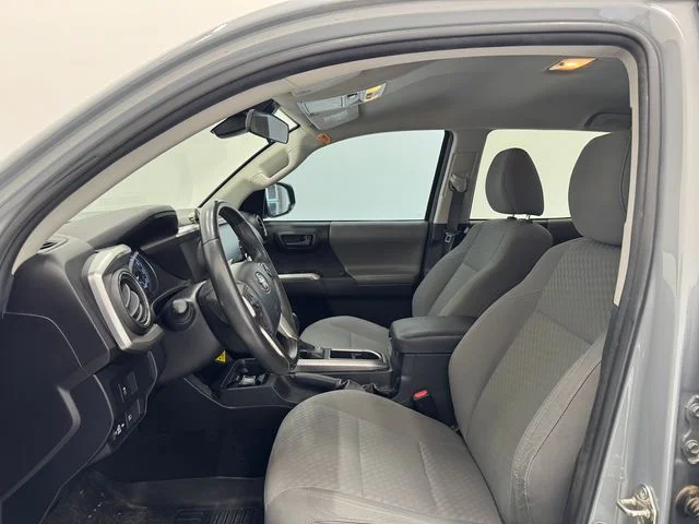 Used 2020 Cement Toyota SR5 image 17
