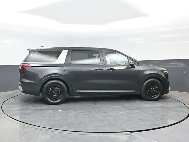 Certified Used 2025 Metal Kia LXS image 3