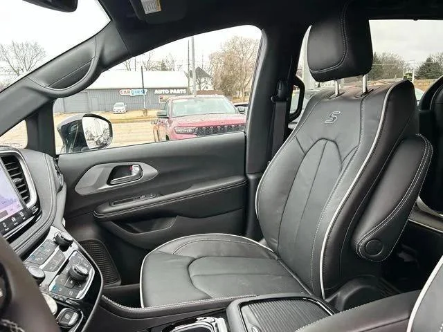 2026 Chrysler Pacifica Limited - Photo 31