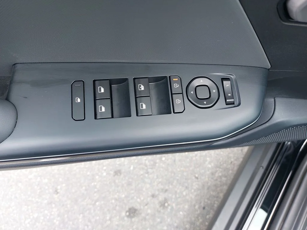 Used 2025 Black Kia LX image 27