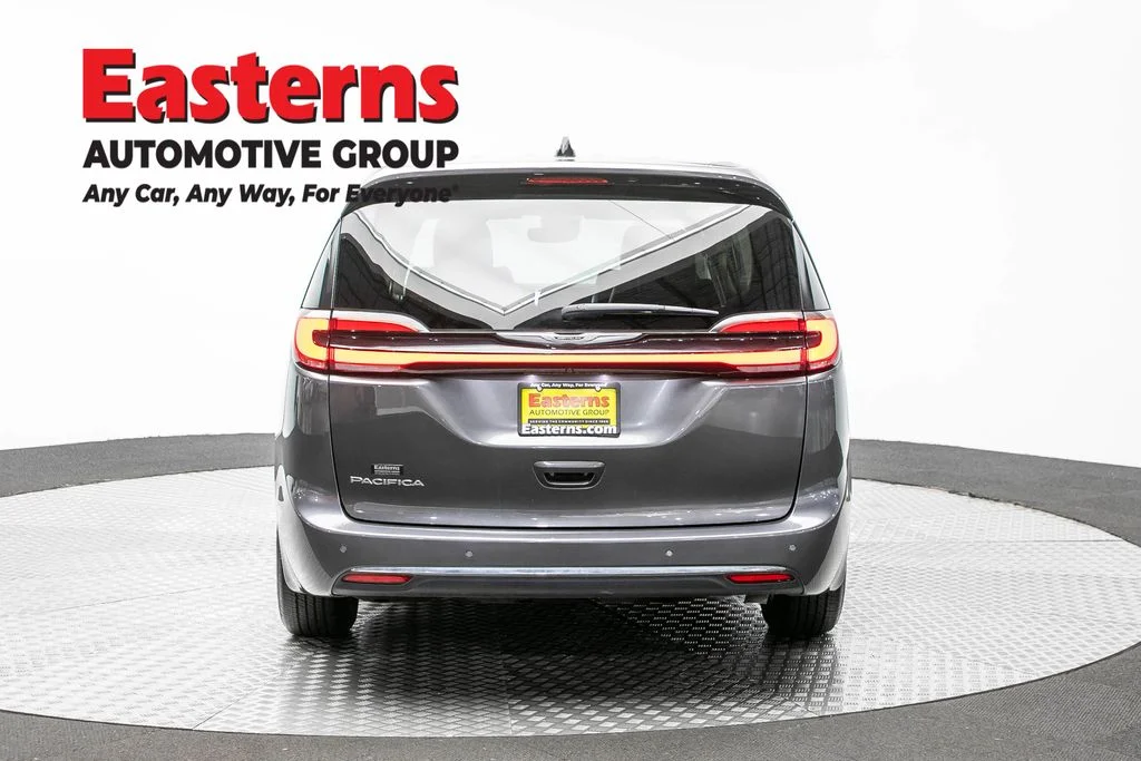 Used 2023 Gray Chrysler Touring L image 6