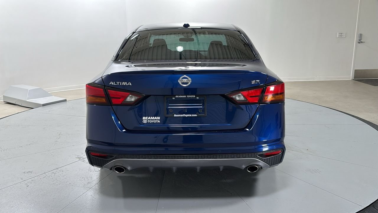 Used 2020 Blue Nissan 2.5 SR image 4