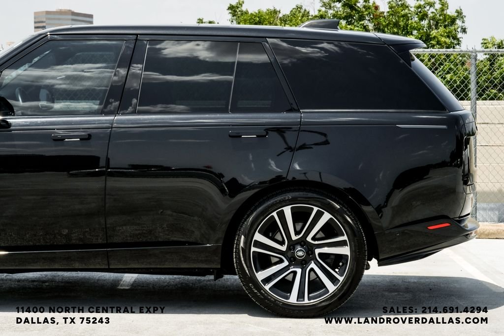 Used 2023 Santorini Black Metallic Land Rover SE image 13