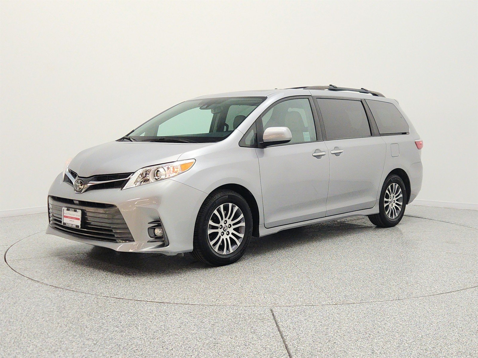 Used 2018 Silver Sky Metallic Toyota XLE Premium image 1
