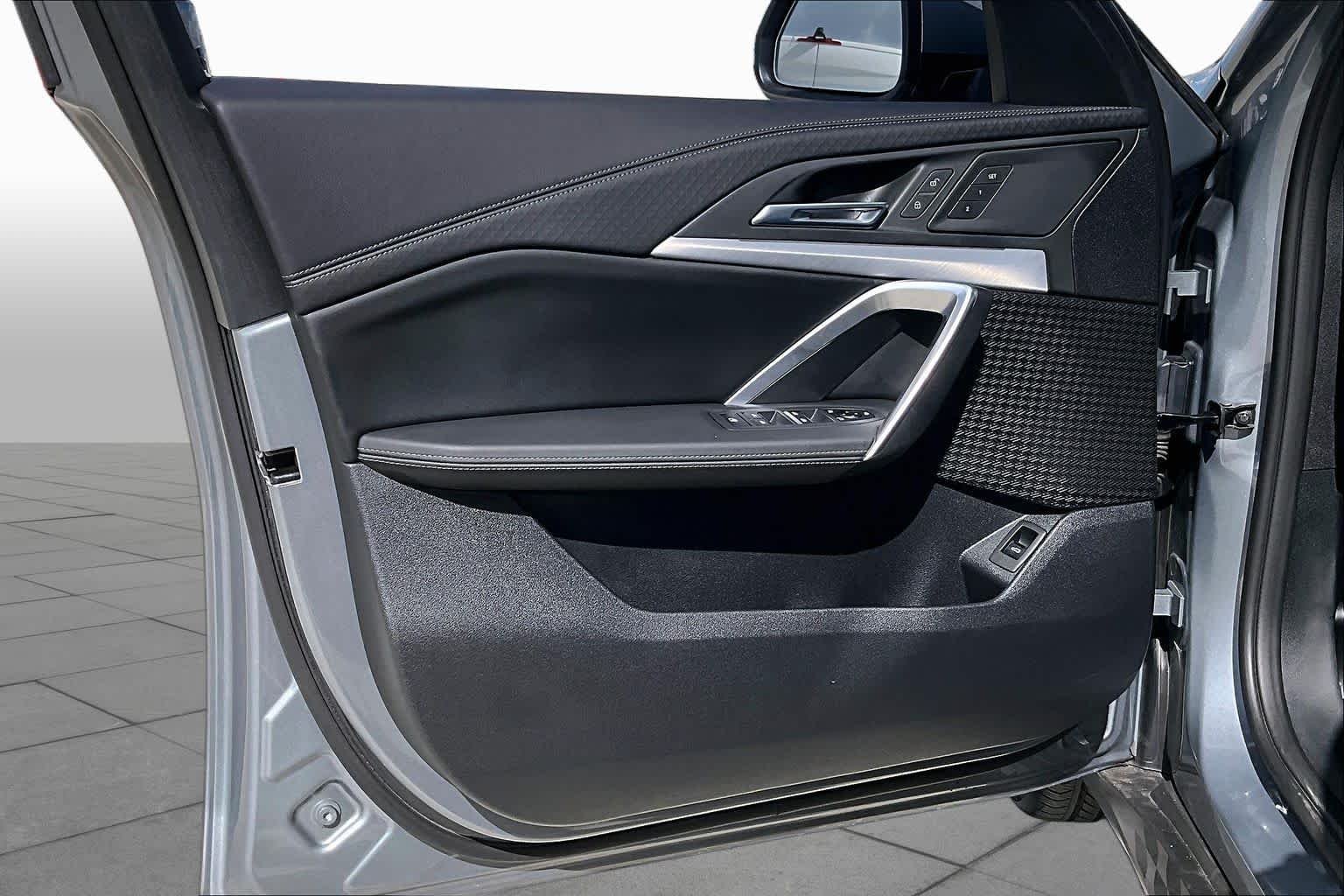 Used 2026 Skyscraper Grey Metallic BMW xDrive28i image 24