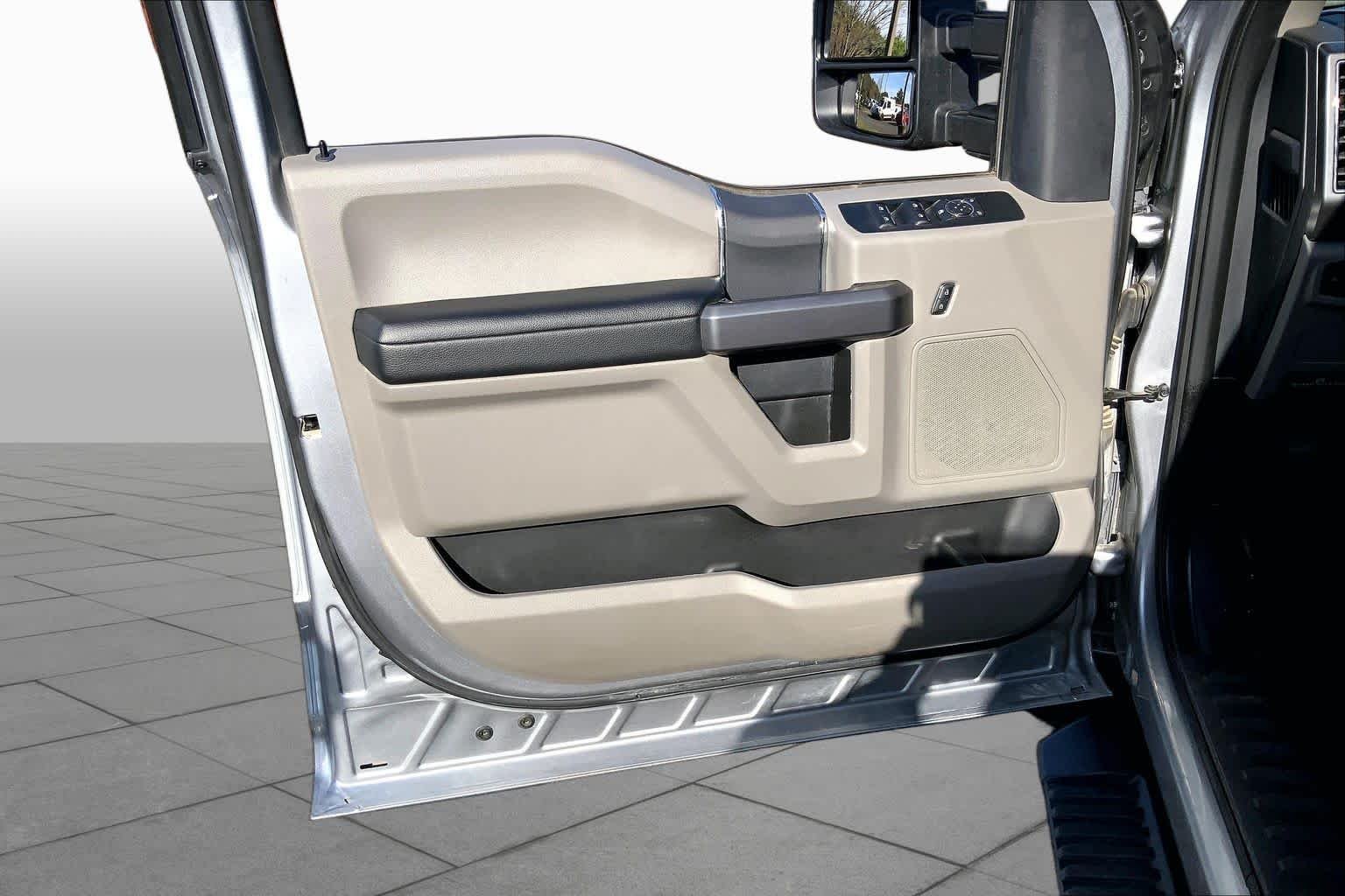 Used 2022 Iconic Silver Ford XLT image 22