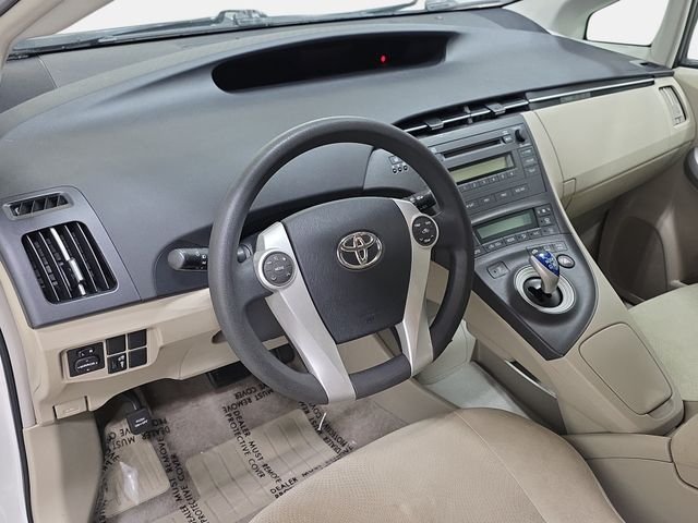Used 2010 White Toyota II image 16
