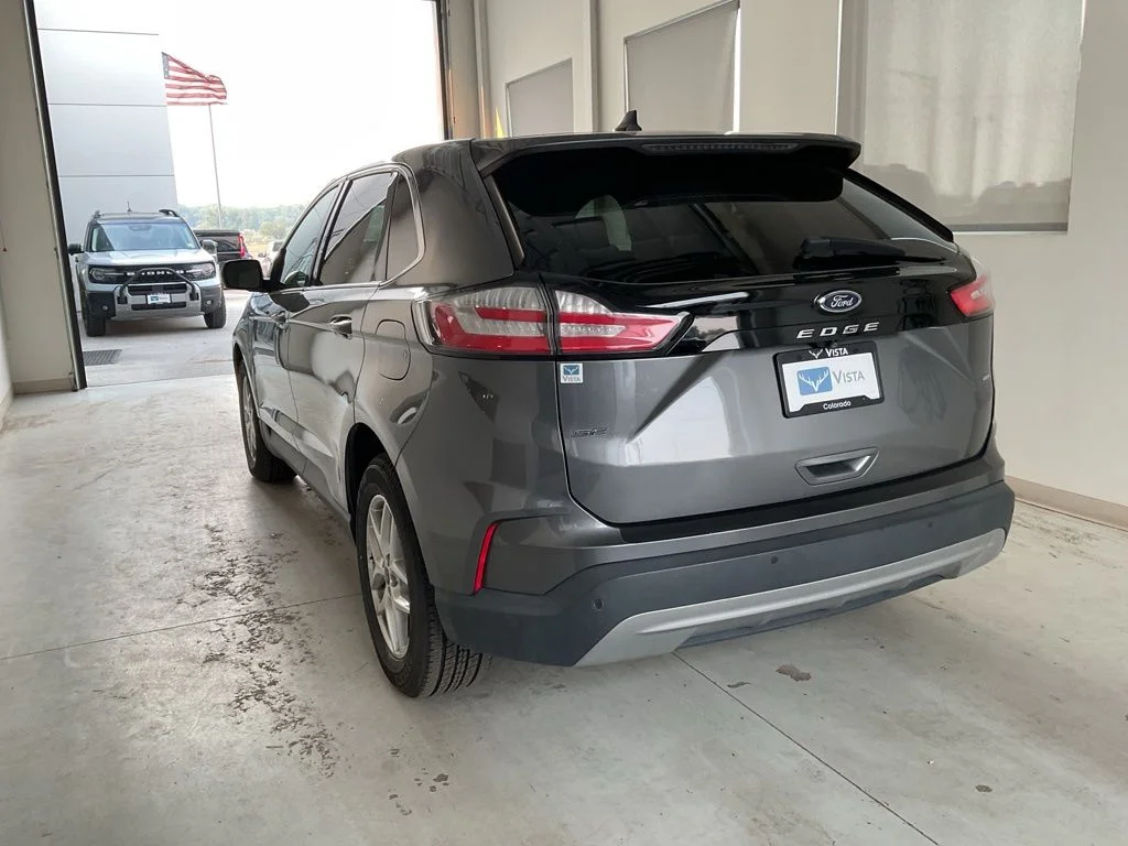 Used 2022 Gray Metallic Ford SEL image 4