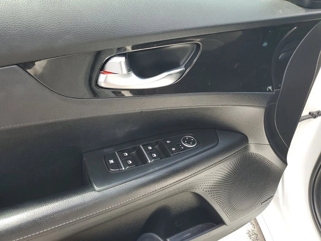 Used 2021 White Kia GT-Line image 20