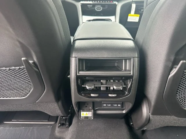 New 2026 Silver Zynith Exterior Paint Jeep Altitude image 23