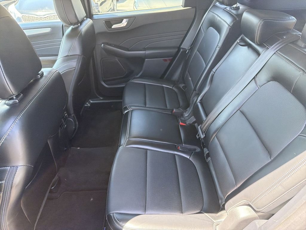 Used 2025  Ford Platinum image 28